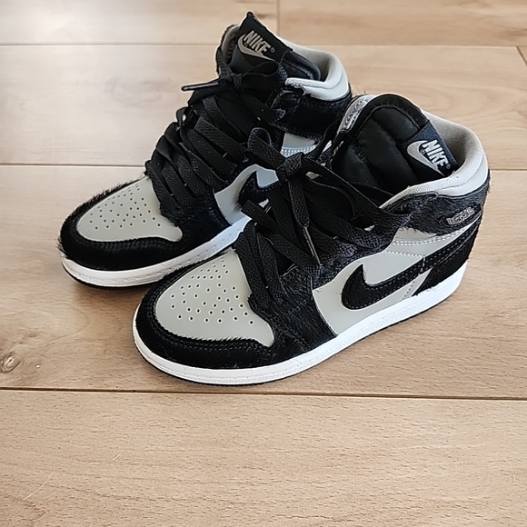 Nike Air Jordan 1 High OG 'Twist 2.0' Kids Size 12 Grey Black Fur - Picture 3 of 7